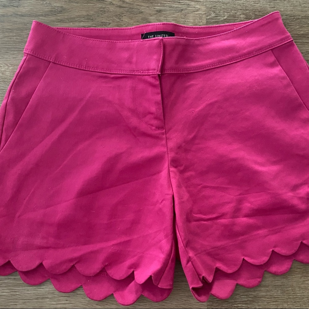 The limited scalloped shorts